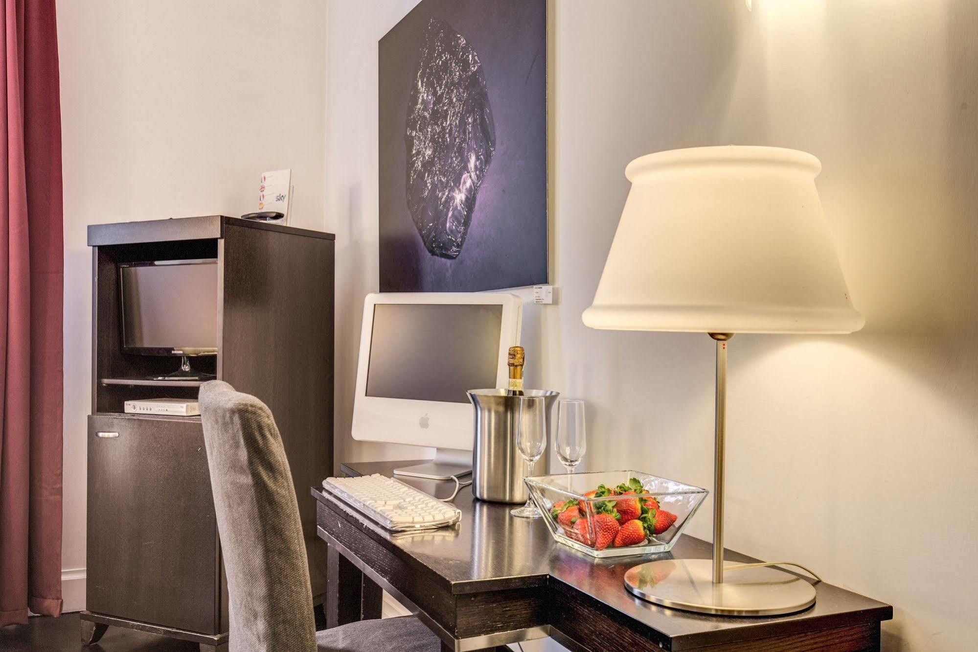 Residenza A -Via Veneto Fashion Rooms -Self Check-In Rom Eksteriør billede